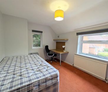 4 bedroom semi-detached house to rent - Photo 3