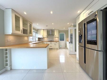 4 bedroom detached house to rent - Photo 3