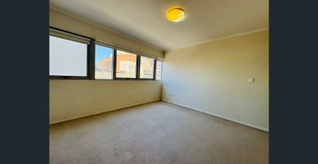 Two Bedrooms apartment at a convenient location - Photo 2