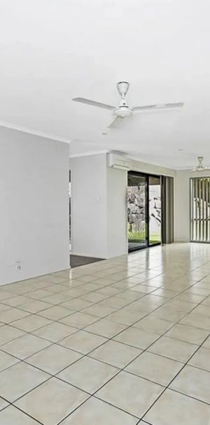 Spacious 4-Bedroom Family Home in Arana Hills - Photo 1
