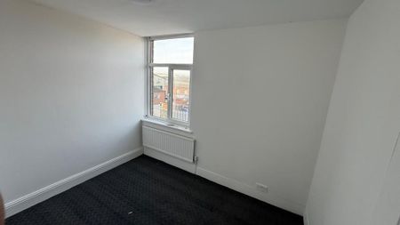 4 bedroom terraced house to rent - Photo 2