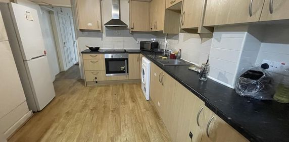 1 bedroom in a house share to rent - Photo 2