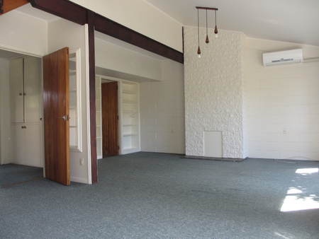 Sunny Three Bedroom Unit in Merivale Available 2nd Feburary 2026 - Photo 4