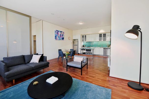 Cool 1-bedroom apartment near RMIT University - Photo 1