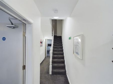 6 bedroom house of multiple occupation to rent - Photo 5