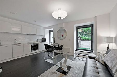 A beautifully presented and fully-furnished super studio apartment with private patio in a prime central Windsor setting. - Photo 5