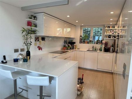 Luxurious 2.5-room duplex apartment with lake view in Morcote - Photo 3