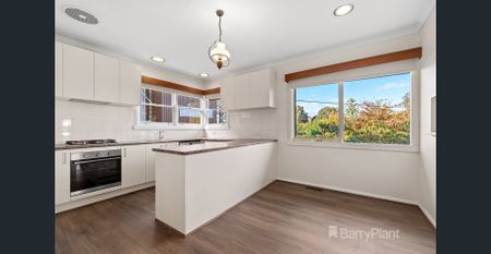 Updated Living in the Heart of Bulleen! - Photo 5