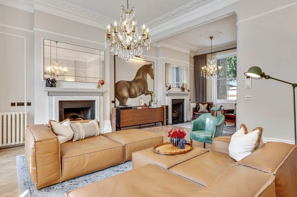 A Five-Bedroom Stucco House on Kensington Gate - Photo 1