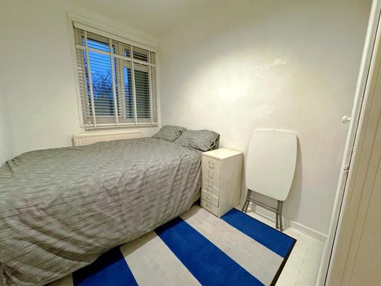 1 bedroom in a house share to rent - Photo 1