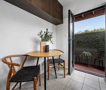 Stylish Art Deco Living – 57sqm Apartment with Garage in a Prime So... - Photo 3