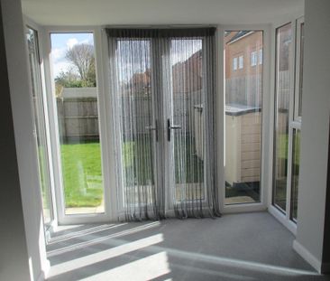 3 bedroom semi-detached house to rent - Photo 1