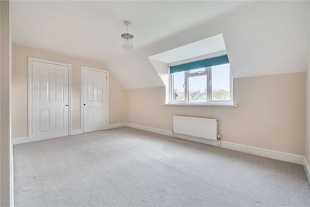 Four-bedroom detached home in Alresford. - Photo 2