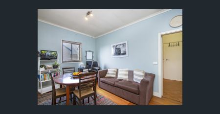 Quaint 1 Bedroom Cottage - Photo 3