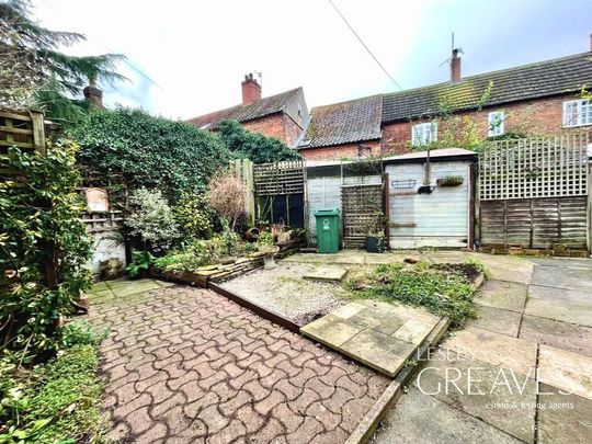 2 bedroom cottage to rent - Photo 1