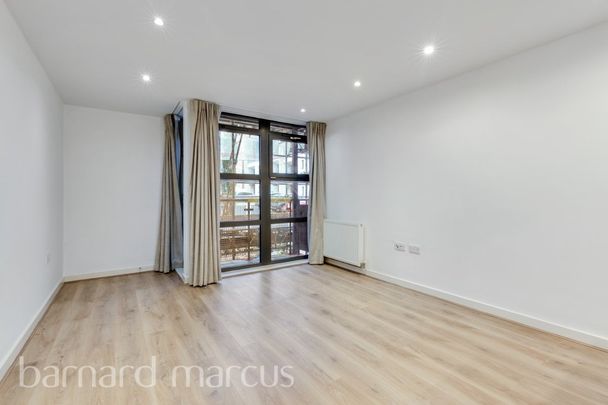 Scott Avenue, London - Photo 1