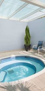 Deep, relaxing soaker tub, Water included in rent, BBQ-friendly - Photo 4