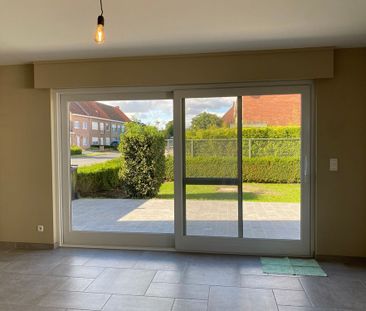 Gelijkvloerse villa met tuin in rustige woonwijk Ieper - Foto 2