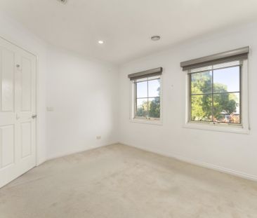 Family Living - Photo 5