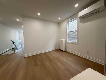 For Lease - 54 Vaughan Road Unit# Upper level, Toronto, Ontario - Photo 2