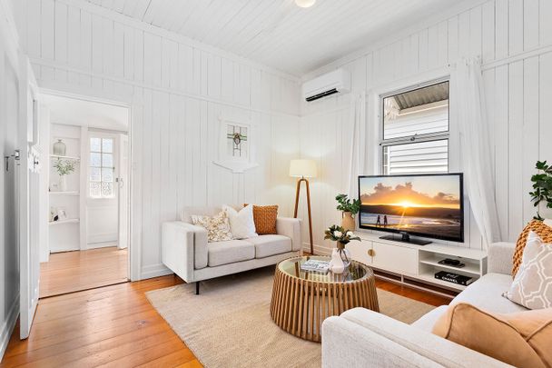 Cute as a Button! - Photo 1