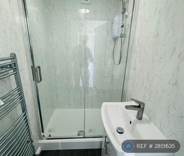 1 bedroom in a house share to rent - Photo 6