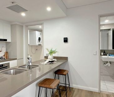 Modern 2-Bed Apartment with study in Rosebery - Photo 6