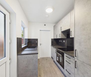 3 bedroom terraced house to rent - Photo 5