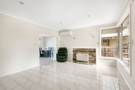 7 Tunaley Parade, Reservoir VIC 3073 - House For Rent | Domain - Photo 2