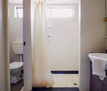 george james house : 6 Bedroom Apartment - Photo 3