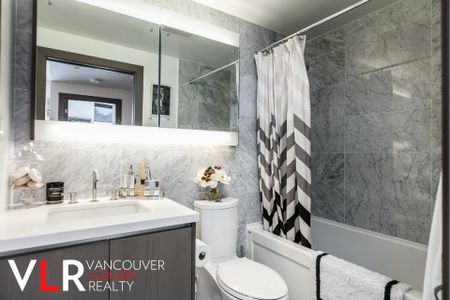 Condo in Downtown Vancouver, BC - Photo 5