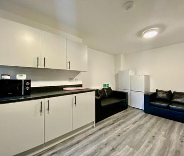 1 bedroom in a house share to rent - Photo 2
