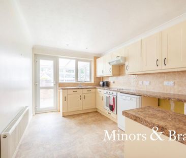 3 bedroom detached bungalow to rent - Photo 5