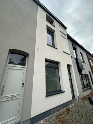 Prachtig gerenoveerde rijwoning met 3 slaapkamers - Foto 1