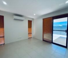 HOME FOR CHRISTMAS - Photo 2