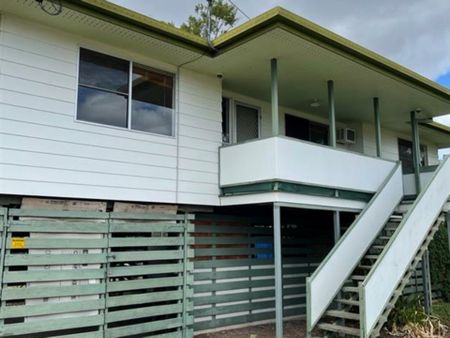 3 BEDROOM HIGHTSET IN A QUIET STREET! - Photo 3