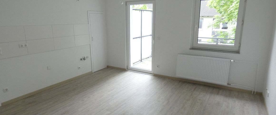 Wunderbare Erdgeschoss-Wohnung mit großem Balkon *wird demnächst modernisiert* - Photo 1