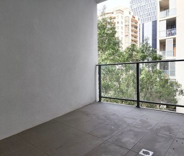 Premier Location! Large 1 Bedroom Apartment! - Photo 5