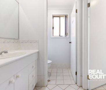 21 Barrington Court, Holsworthy, NSW 2173 - Photo 5