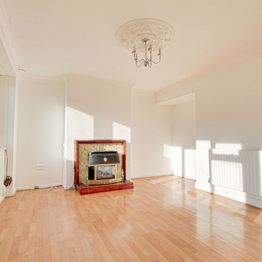 Warminster Gardens, Croydon, London, SE25 - Photo 1