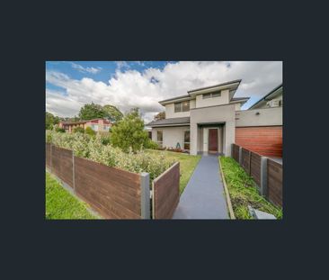 Modern Townhouse With Beautiful Views - Photo 6