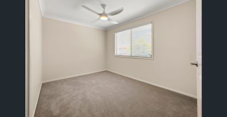 Spacious, Stylish with Fresh Paint, New Carpets all in a Great Location - Photo 5
