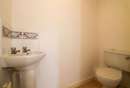 3 bedroom semi-detached house to rent - Photo 4