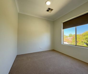 Chaming Family Home! - Photo 2