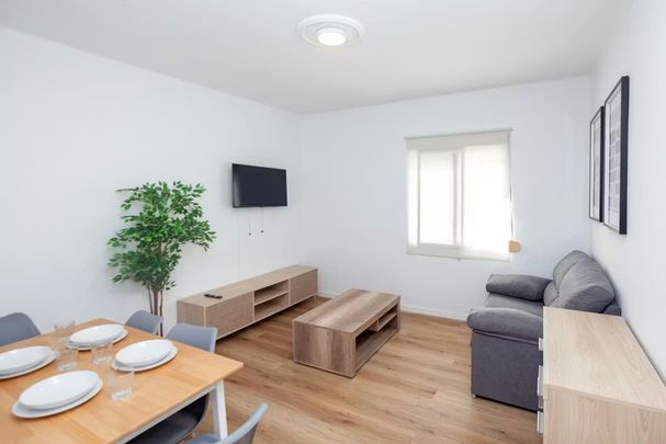 Carrer de Rodrigo de Pertegás, Valencia, Valencian Community 46023 - Photo 1