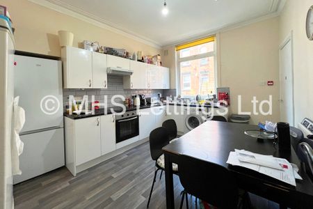 Room 4, 45 Delph Mount, Woodhouse, LS6 2HS - Photo 5