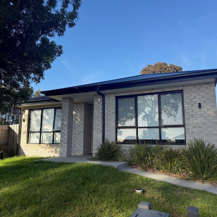 Stunning 3 bedroom home. - Photo 2