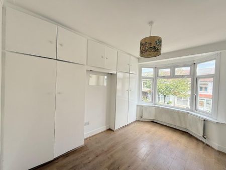 4 bedroom semi-detached house to rent - Photo 2