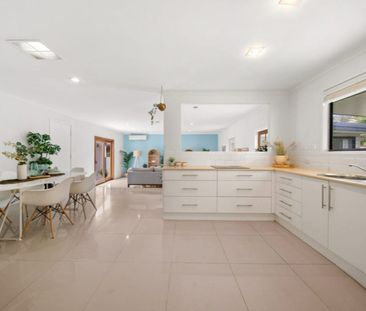 4-BEDROOM FAMILY HOME WITH POOL IN PRIME LOCATION! - Photo 2