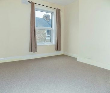 Terraced House to rent on - Photo 6